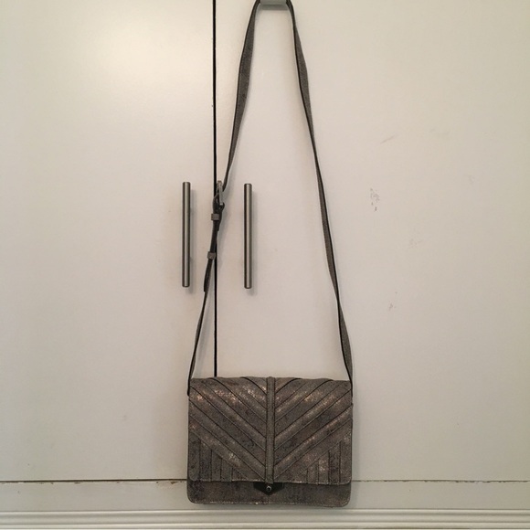 𝅺aimee Kestenberg On The Rocks Brushed Metallic Crossbody Bag - Picture 3 of 9